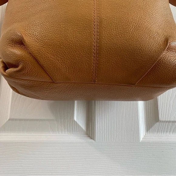 Vintage COACH Pebble F15064 in excellent condition 15 by 11 inch clean interior - Picture 8 of 10